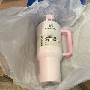 Stanley Quencher H2.0 Tumbler with Pink Accents